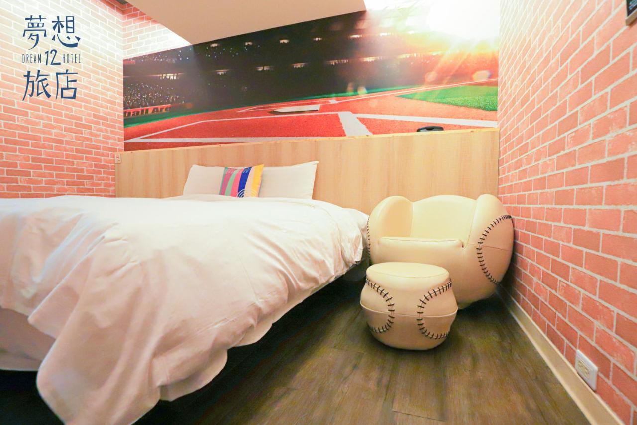 Dream 12 Hotel Taichung Exterior photo