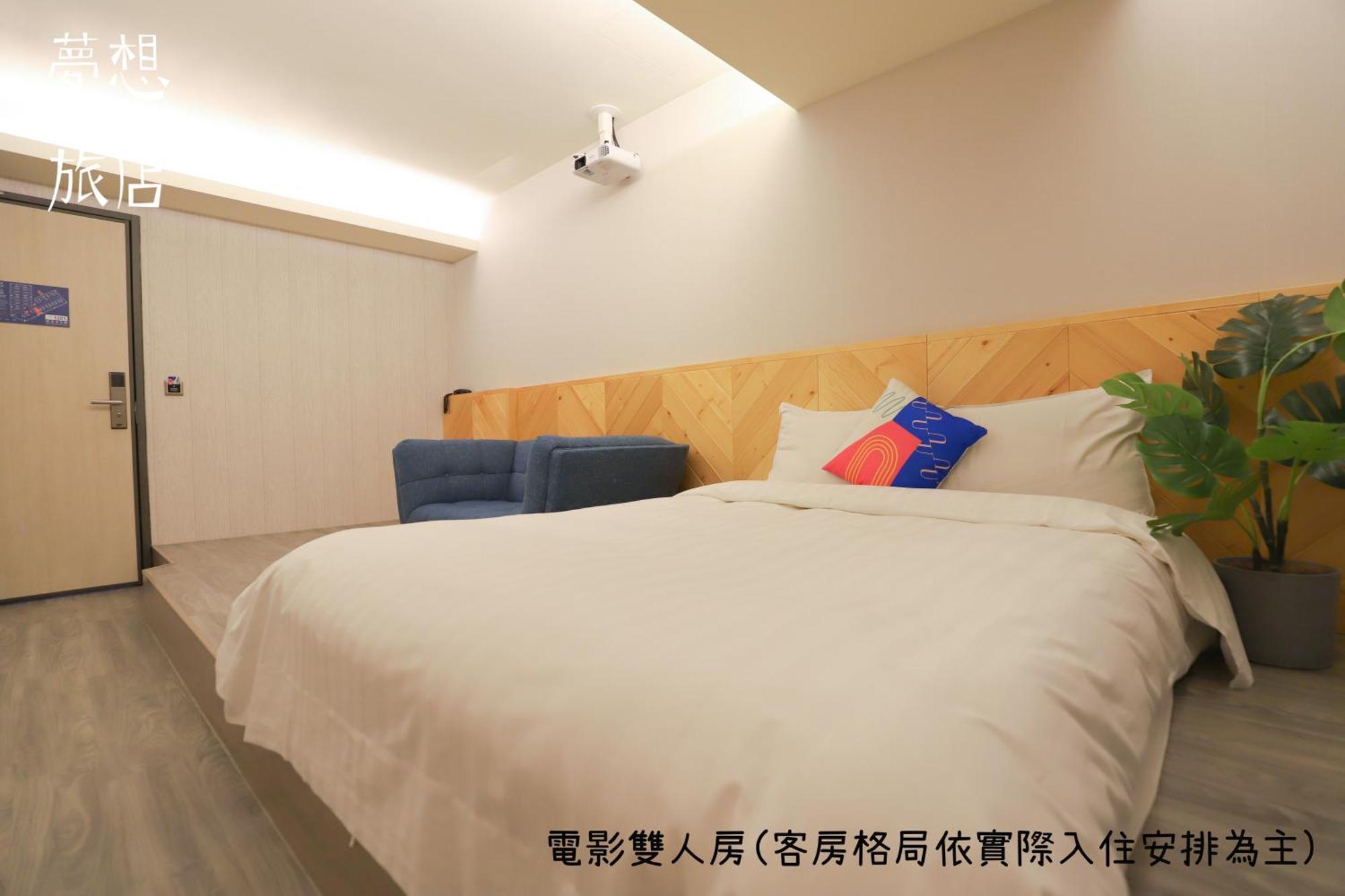 Dream 12 Hotel Taichung Room photo