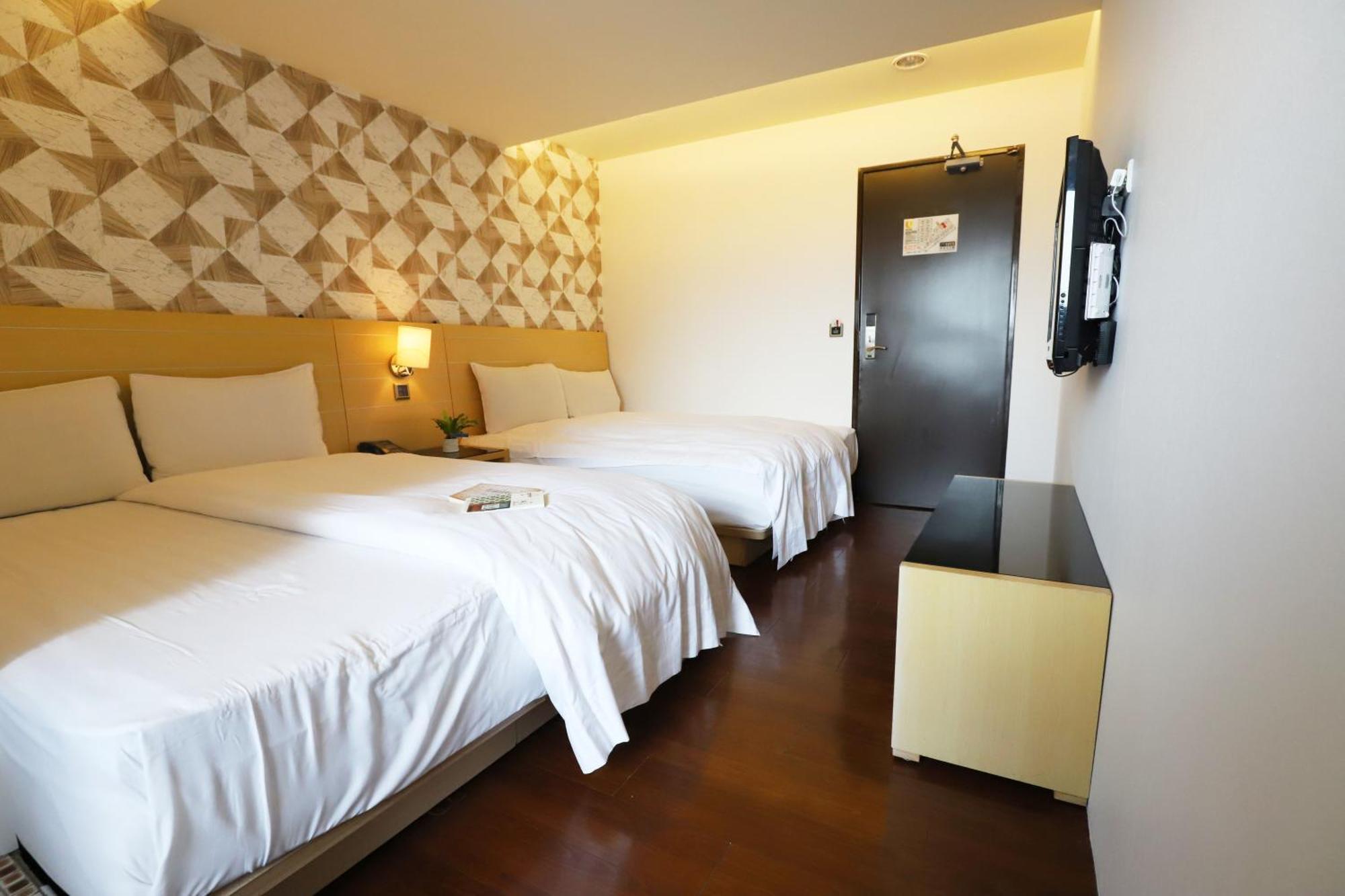 Dream 12 Hotel Taichung Room photo