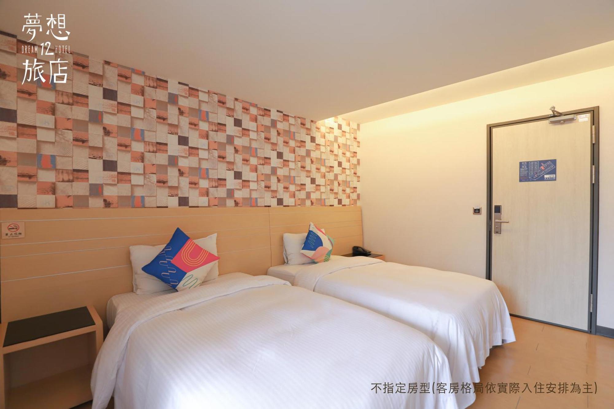 Dream 12 Hotel Taichung Exterior photo